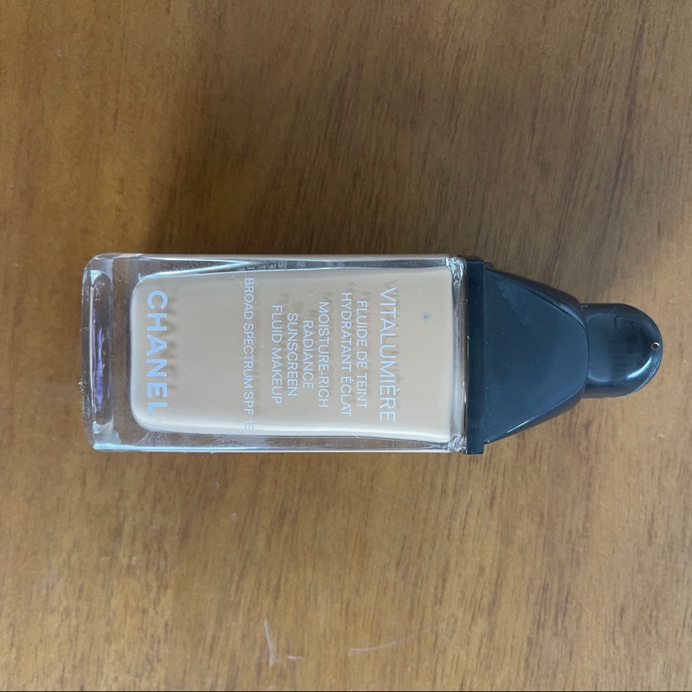 Chanel Vitalumiere Foundation in 30